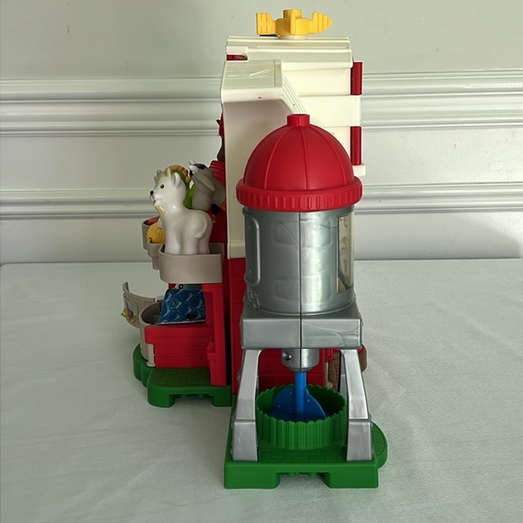 Fisher Price Little People Farm/Barn with Farm Animals and Farmer/Sounds Music - Picture 14 of 17